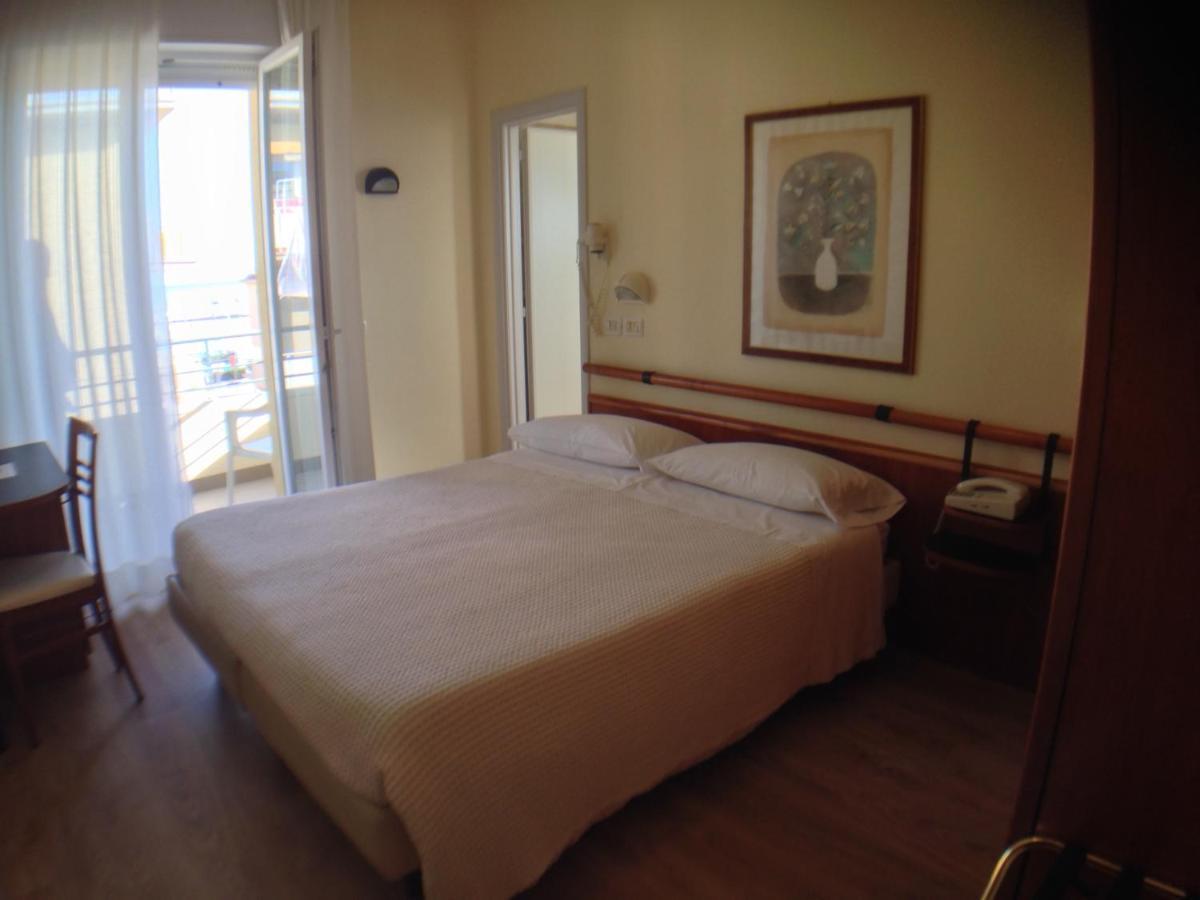 Hotel Houston Rimini Eksteriør bilde